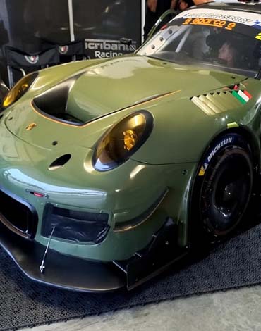 Racing car lead builds